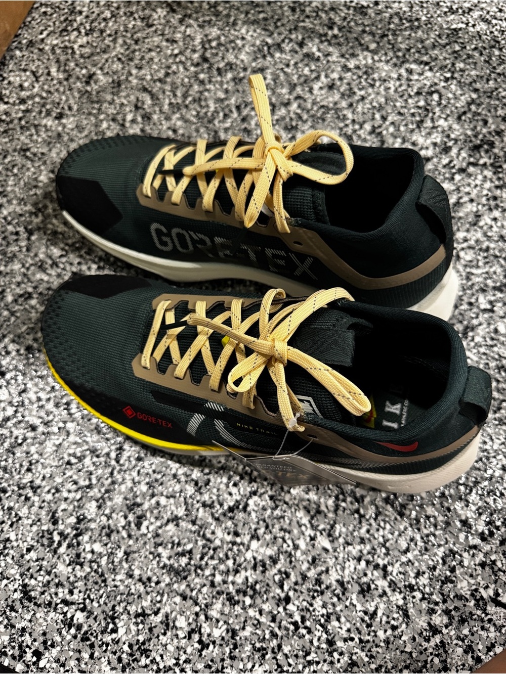 Nike Men's Black and Yellow GORE-TEX Running Sneakers